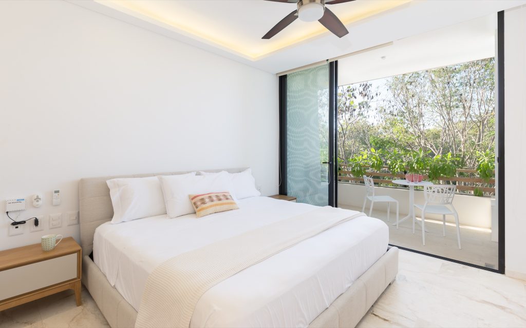 Studio bedroom with jungle terrace