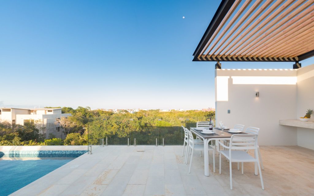 Rooftop terrace — pool and dining area