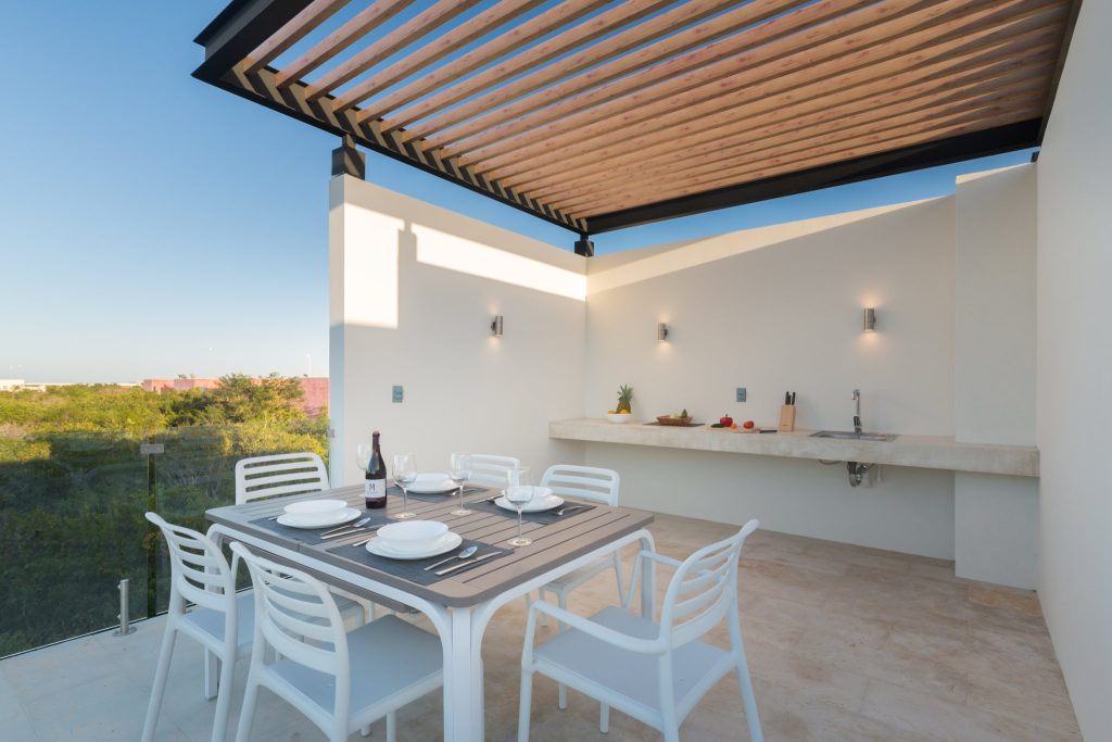 Covered outdoor dining with louvered pergola