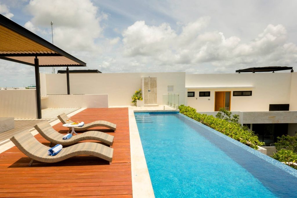 Rooftop infinity pool with sun loungers